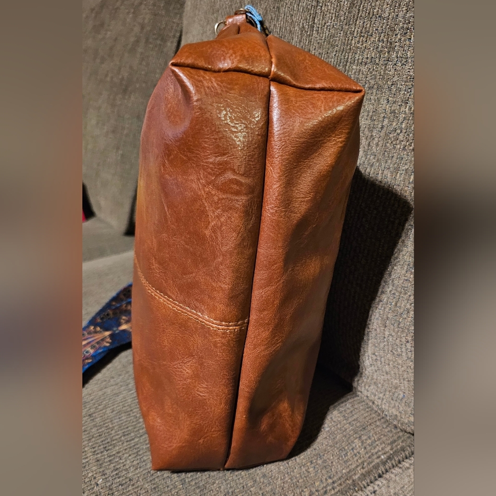 Hobo Vegan Leather Tote With Guitar Strap NWOT - Picture 5 of 9